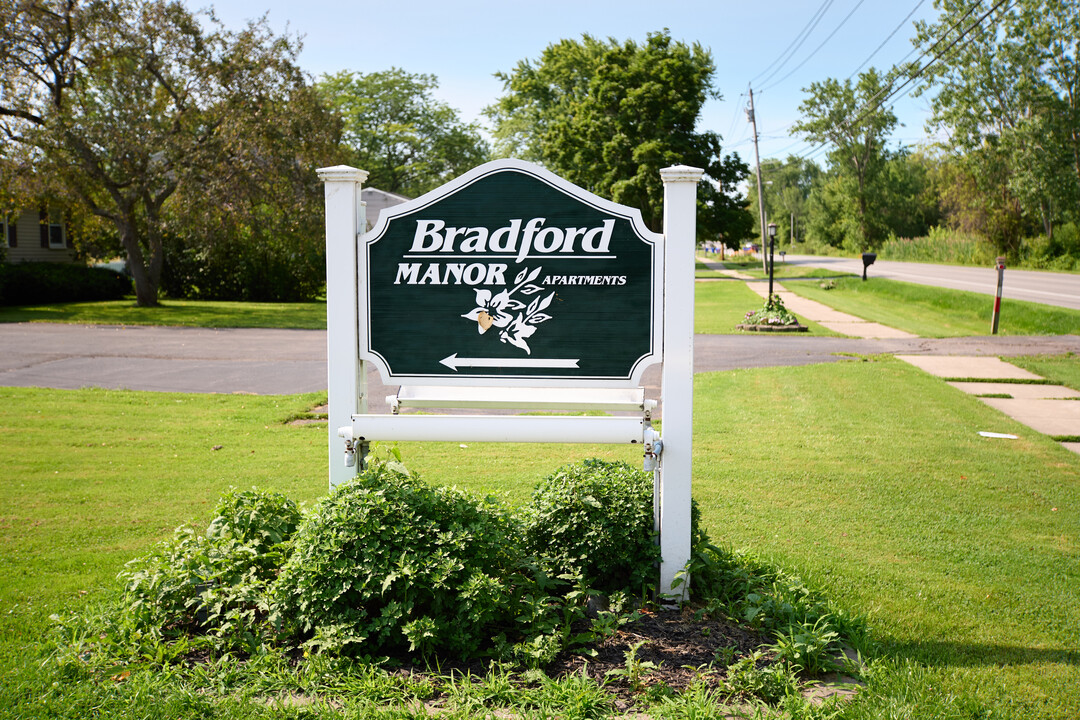 Bradford Manor Apartments in Hamlin, NY - Foto de edificio