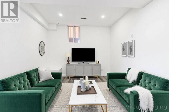 9 Walter Clifford Nesb Dr in Whitby, ON - Building Photo - Building Photo