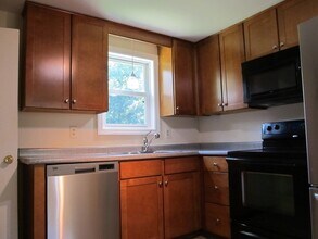221 Mansfield Ave-Unit -4 in Norton, MA - Building Photo - Building Photo