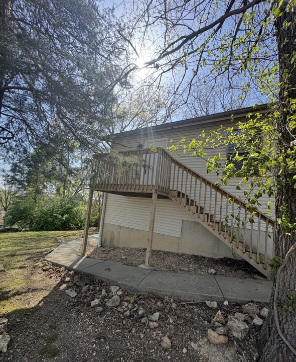 594 Shadowrock Dr in Forsyth, MO - Building Photo