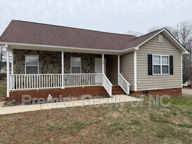 195 Windsong Rd in Mocksville, NC - Building Photo