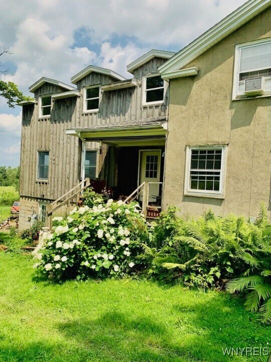 7356 Snyder Hill Rd in Cattaraugus, NY - Foto de edificio