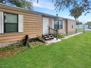 7574 Grady Dr in North Fort Myers, FL - Building Photo - Building Photo