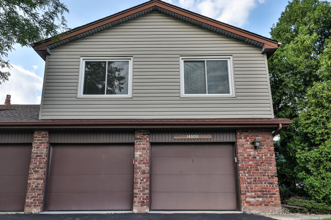 14300 Clearview Ct in Orland Park, IL - Foto de edificio - Building Photo