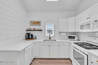 638 Redmond Ave in Lake Como, NJ - Building Photo - Building Photo