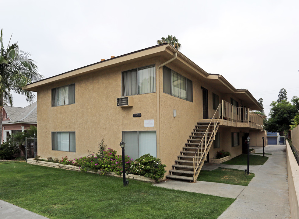 7311 Newlin Ave in Whittier, CA - Foto de edificio