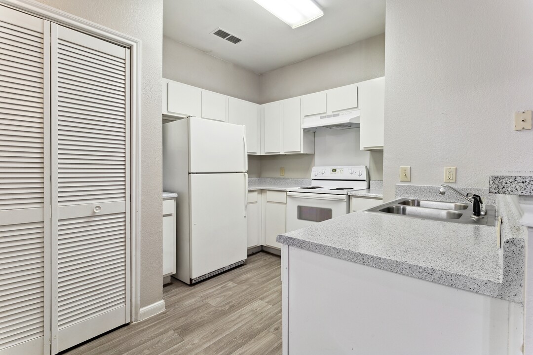 The Life at Sterling Woods in Houston, TX - Foto de edificio