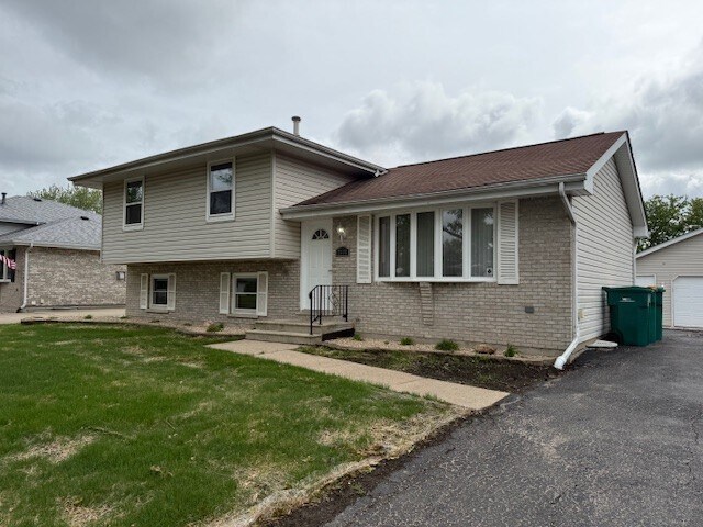 2506 La Brecque Dr in Plainfield, IL - Building Photo
