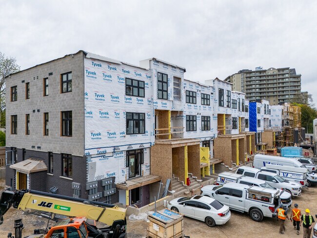 25 Mill St