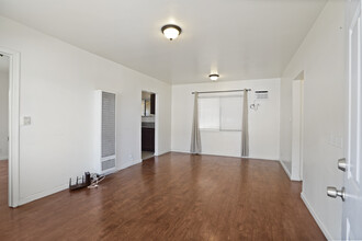 4032 City Terrace Dr in Los Angeles, CA - Building Photo - Interior Photo