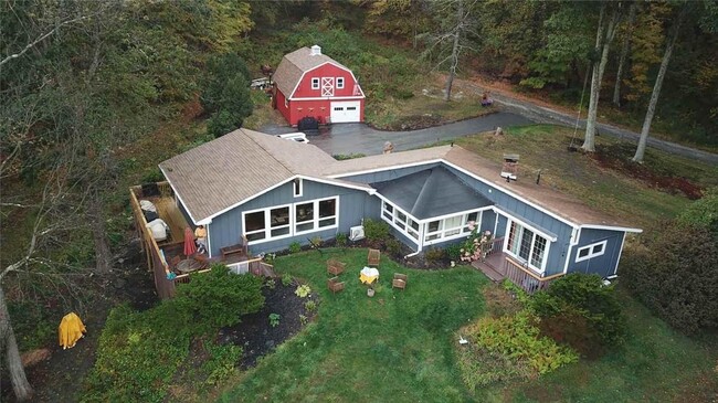 39 Budd Ln in Millerton, NY - Building Photo - Building Photo