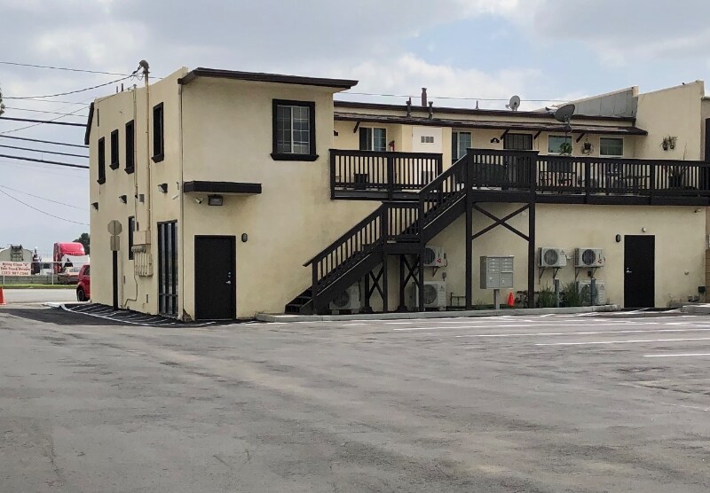 14596 Valley Blvd in Fontana, CA - Foto de edificio