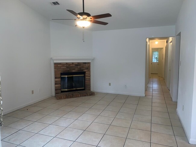1976 Gina Dr in Tallahassee, FL - Building Photo - Building Photo