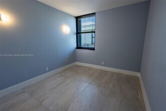 20350 W Country Club Dr, Unit PH24-4 in Aventura, FL - Building Photo - Building Photo