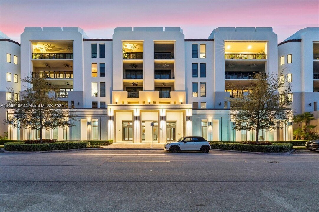 718 Valencia Ave, Unit 307 in Coral Gables, FL - Foto de edificio