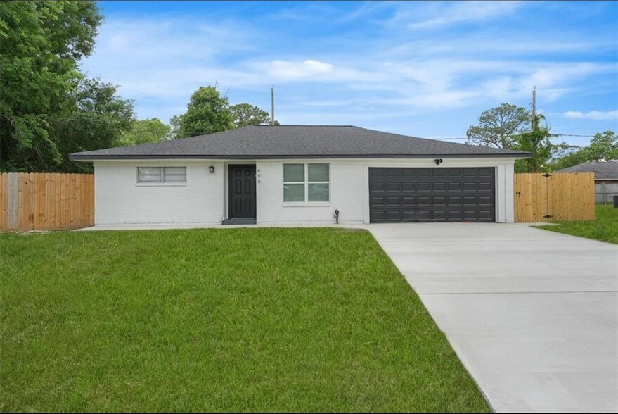 405 Kelly Ln in Baytown, TX - Building Photo