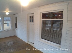 2 Bedroom 1 Bathroom Lower Level Unit Clos in Sioux Falls, SD - Building Photo - Building Photo