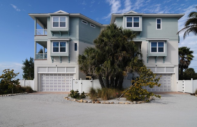 2500 Gulf Dr N in Bradenton Beach, FL - Building Photo - Building Photo