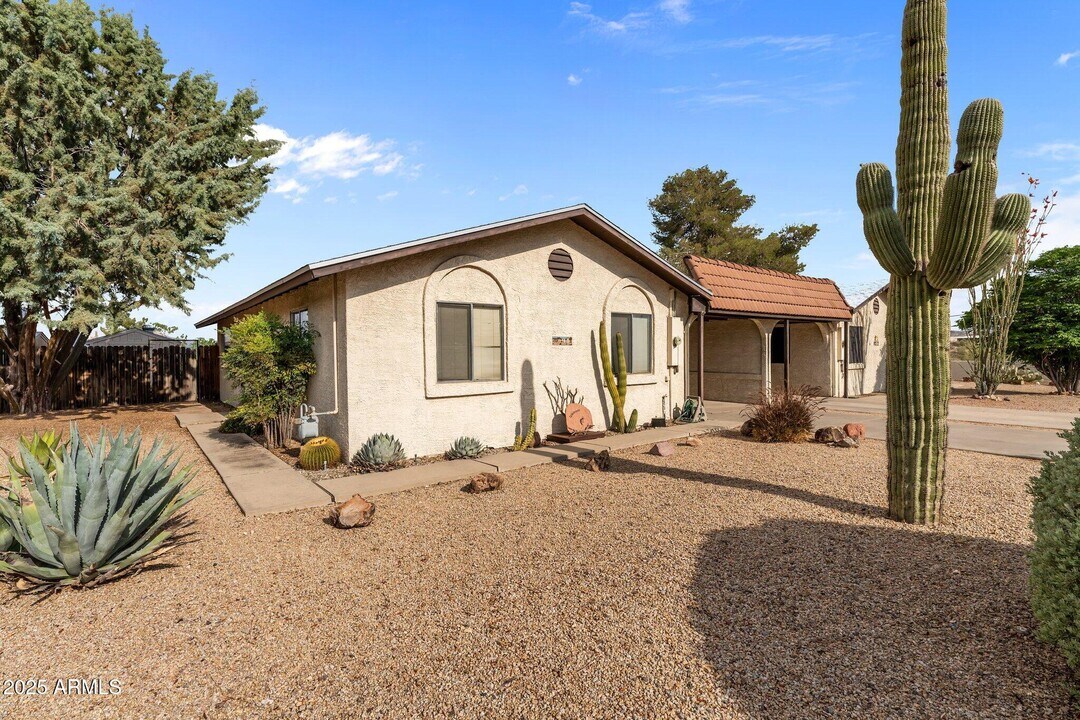 2180 W Val Vista Dr in Wickenburg, AZ - Building Photo