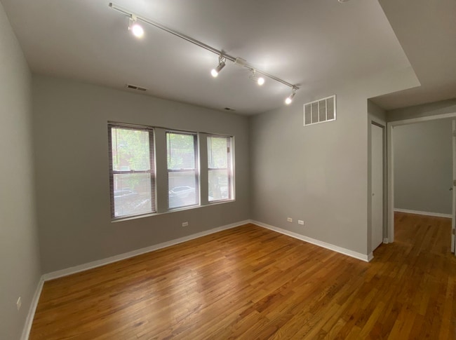 2452 W Albion Ave, Unit 2W