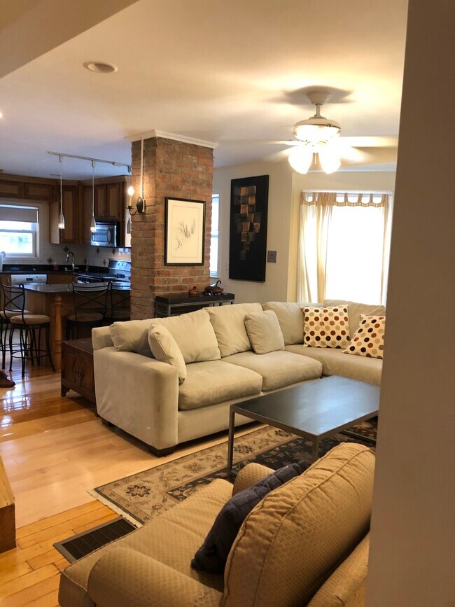 17 Holman St, Unit #1 in Boston, MA - Building Photo - Building Photo
