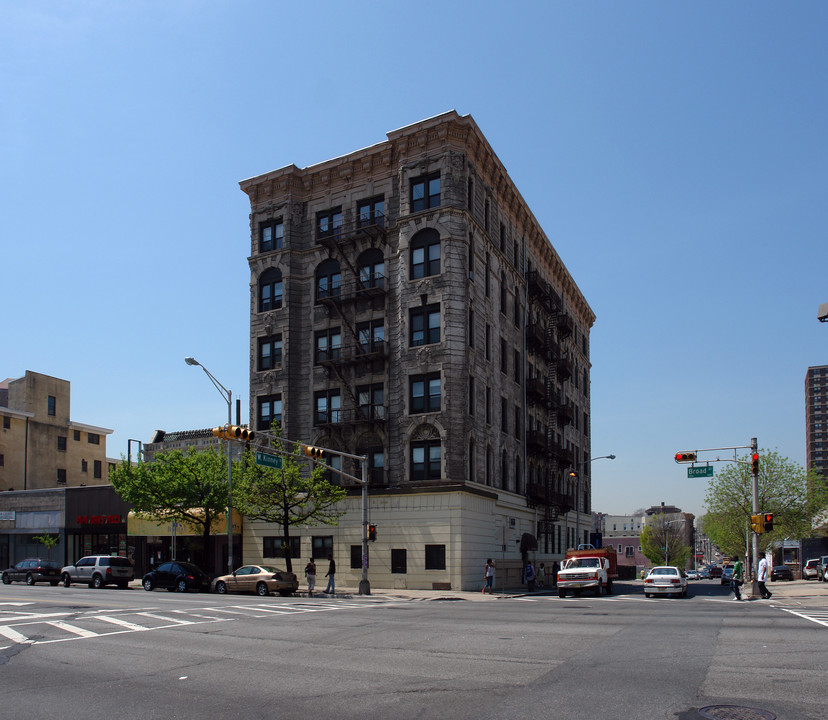 2 W Kinney St in Newark, NJ - Foto de edificio