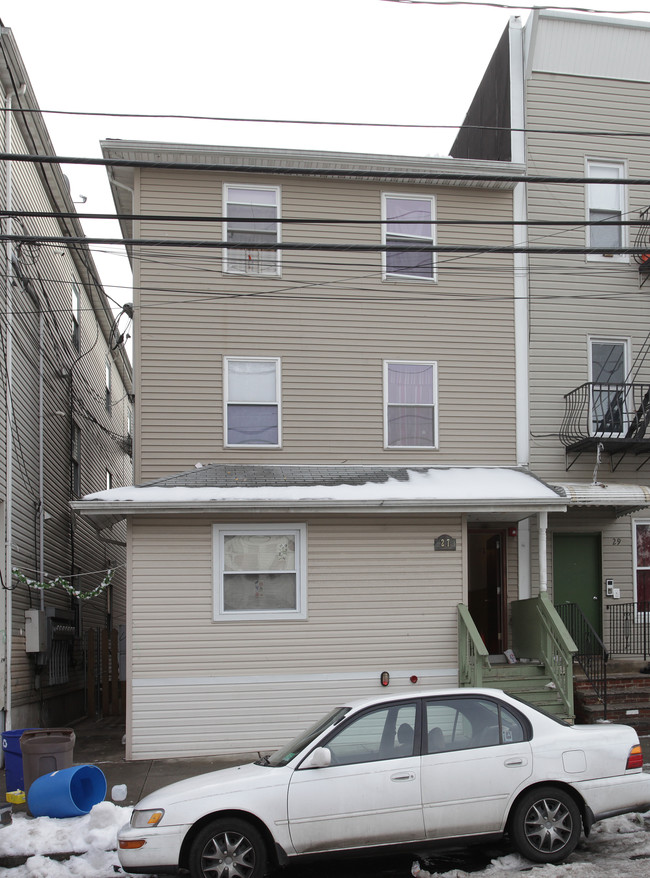 27 Jackson St in Passaic, NJ - Building Photo - Building Photo