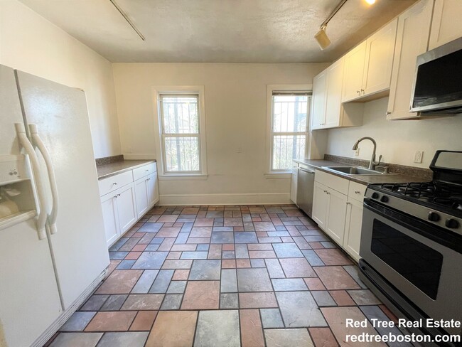 8 Sewall St, Unit 8 in Roxbury Crossing, MA - Building Photo - Building Photo