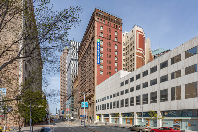 Lofts at 629 Euclid in Cleveland, OH - Foto de edificio - Building Photo