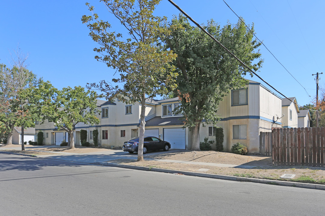 4140 N Clark St in Fresno, CA - Foto de edificio