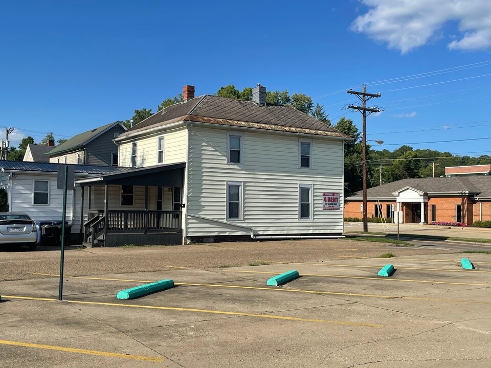 99 S Shafer St, Unit A in Athens, OH - Building Photo