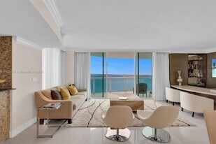 1800 N Bayshore Dr, Unit 3501 in Miami, FL - Building Photo