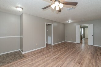 6638 Lexington Dr in Beaumont, TX - Foto de edificio - Building Photo