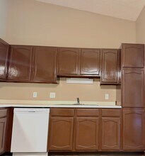 8016 Zane Ave N in Brooklyn Park, MN - Foto de edificio - Building Photo
