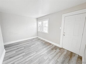 527 24th St in Niagara Falls, NY - Building Photo - Building Photo