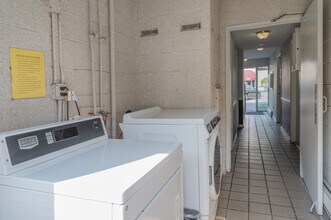 Weeping Cherry Village in Broadview Heights, OH - Foto de edificio - Interior Photo