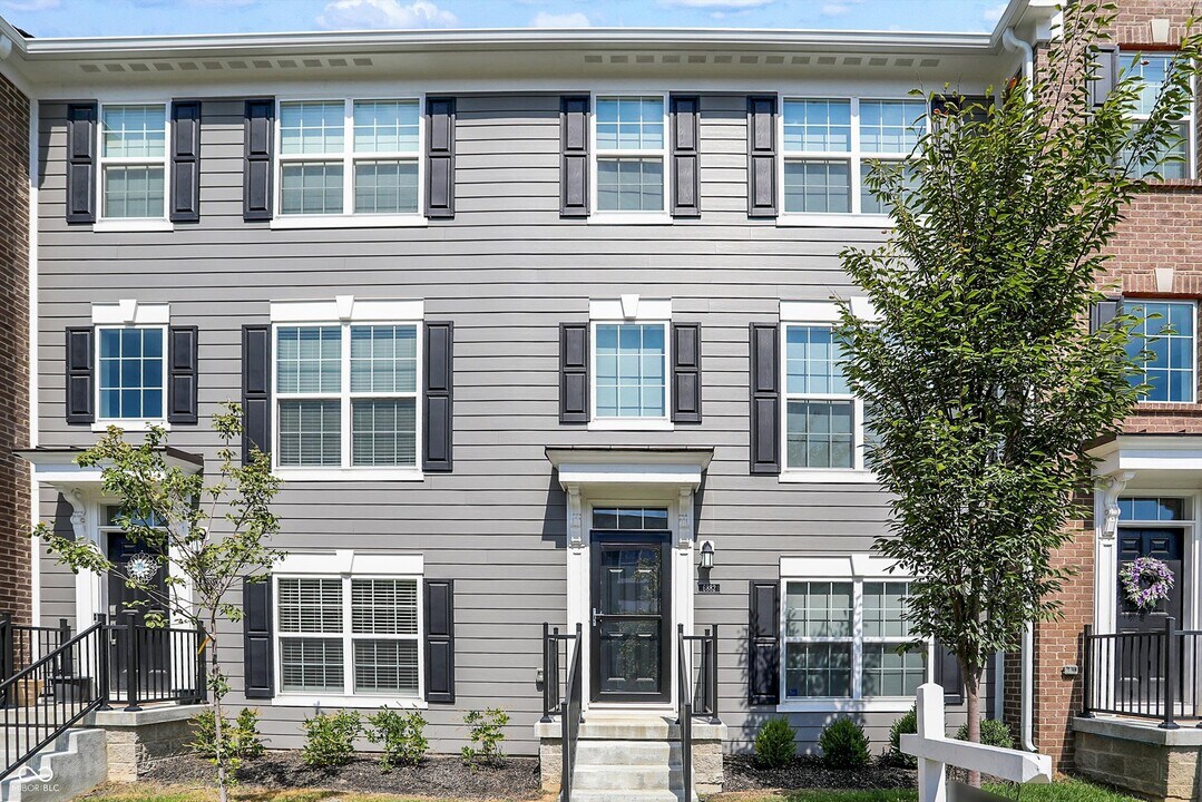 6882 Equality Blvd in Carmel, IN - Building Photo