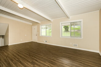 2410 Ridgeway Dr in Atlanta, GA - Building Photo - Building Photo
