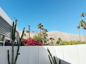 1003 E Twin Palms Dr in Palm Springs, CA - Foto de edificio - Building Photo