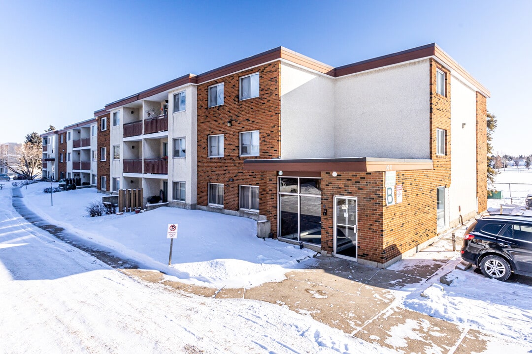 Gemini Apartments in Edmonton, AB - Building Photo