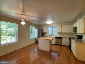 11859 New Country Ln in Columbia, MD - Building Photo - Building Photo