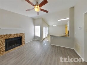 6333 Village Club in San Antonio, TX - Building Photo - Building Photo