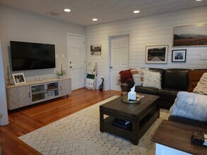 40 Hamilton St, Unit 2 in Medford, MA - Building Photo - Building Photo