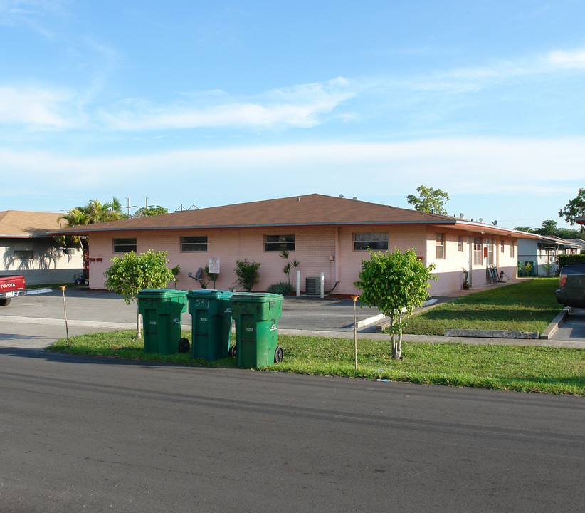 5311 NW 21st Ct in Fort Lauderdale, FL - Building Photo