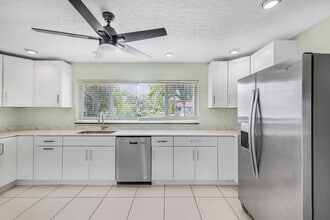 1320 NE 27th Ave, Unit Charming apartment like a house in Pompano Beach, FL - Foto de edificio - Building Photo