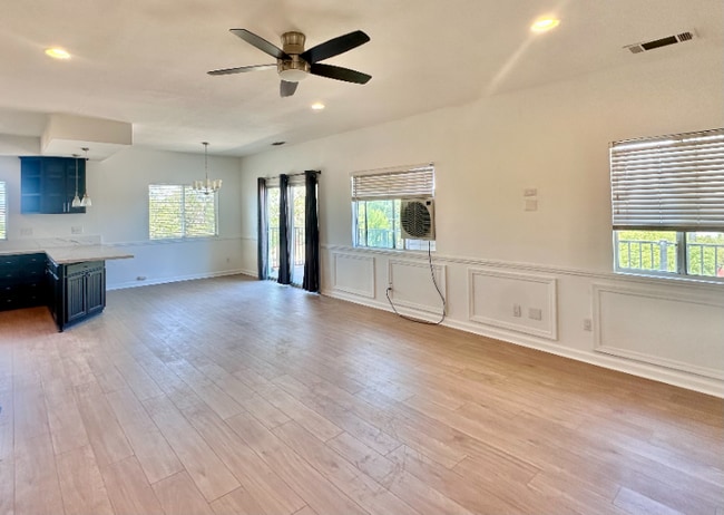 28076 East Dr in Canyon Lake, CA - Building Photo - Building Photo
