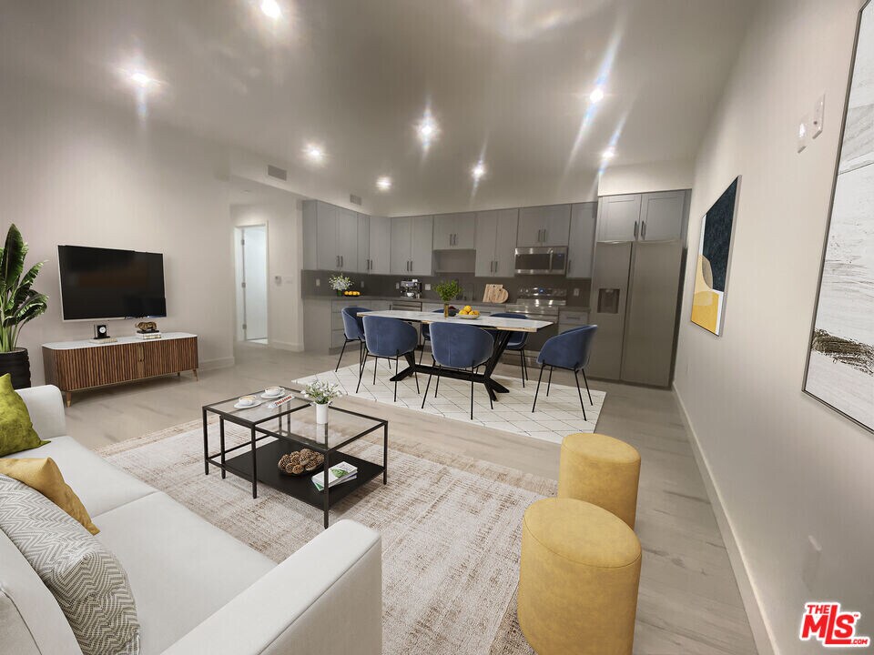 10453 Etiwanda Ave in Los Angeles, CA - Building Photo