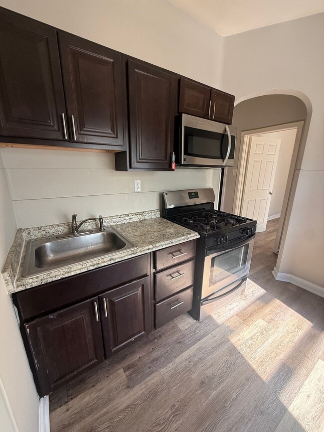 637 Northampton St, Unit 6 in Easton, PA - Building Photo - Building Photo