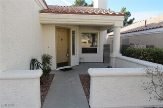 3229 Indian Moon Dr in Las Vegas, NV - Building Photo - Building Photo