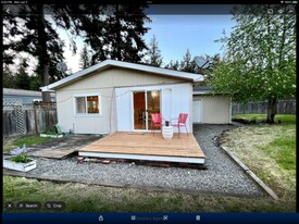 2061 Victoria in Port Townsend, WA - Building Photo